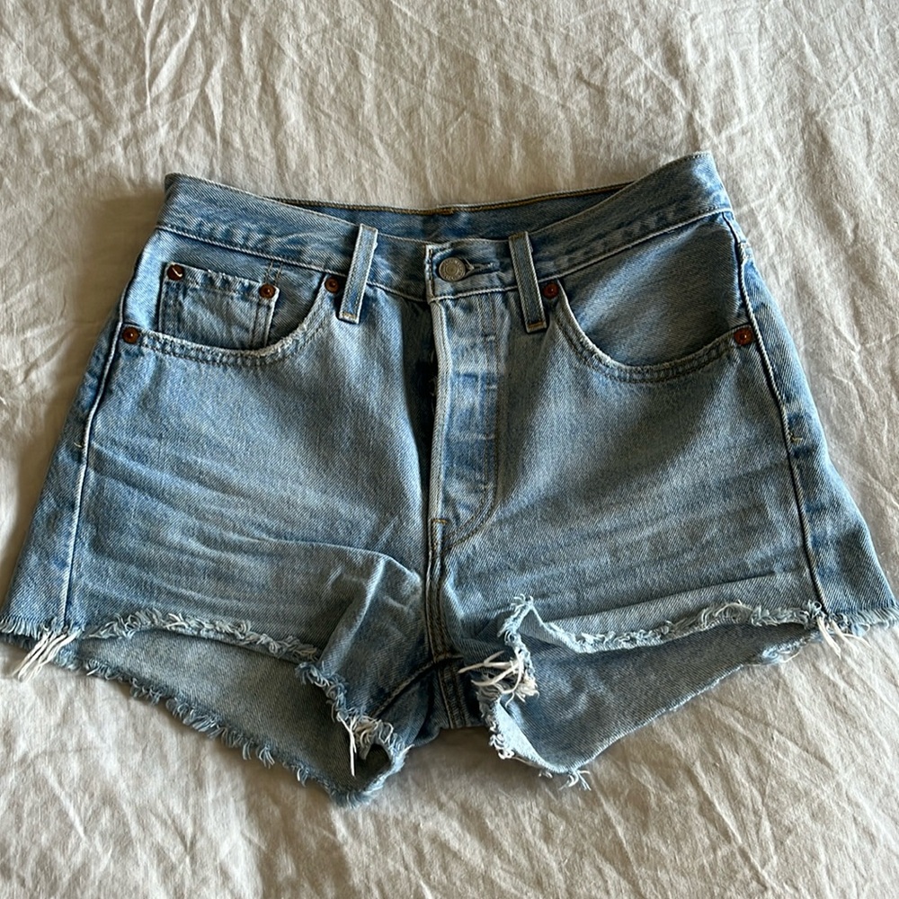Levi’s light wash denim shorts, size 25